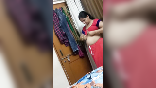 Sly dude makes XXX record of his nude Desi GF dressing after sex