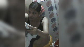 Sexy Desi MILF doesn't notice a hidden XXX camera in the shower | XXX Video on AllSex.XXX