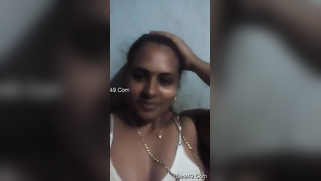 Ready for XXX webcam show Desi hottie reveals nude tits and pussy