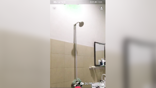 Pretty Desi call-girl takes a XXX bath online posing in a sexy way | XXX Video on AllSex.XXX