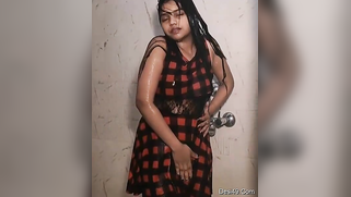 Slender Desi gal poses XXX nude showing off her body in the shower | XXX Video on AllSex.XXX