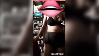 Sex model hides face but thinks viewers deserve to see natural boobs | XXX Video on AllSex.XXX