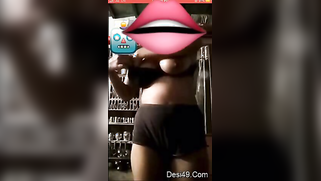 Sex model hides face but thinks viewers deserve to see natural boobs | XXX Video on AllSex.XXX