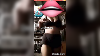 Sex model hides face but thinks viewers deserve to see natural boobs | XXX Video on AllSex.XXX