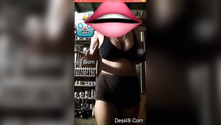 Sex model hides face but thinks viewers deserve to see natural boobs | XXX Video on AllSex.XXX