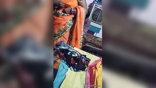 Sex video of naughty aunty who changes sari but doesn't show body | XXX Video on AllSex.XXX
