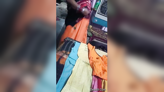 Sex video of naughty aunty who changes sari but doesn't show body