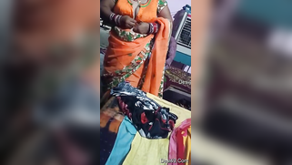 Sex video of naughty aunty who changes sari but doesn't show body | XXX Video on AllSex.XXX