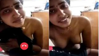 Sexy Desi girl attracts online viewers posing naked on camera close-up | XXX Video on AllSex.XXX