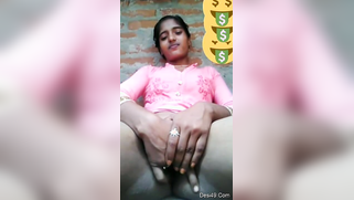 Indian webcam worker sits in front of camera and stimulatea pussy | XXX Video on AllSex.XXX