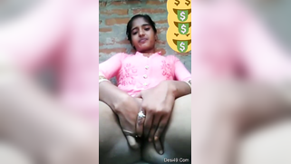 Indian webcam worker sits in front of camera and stimulatea pussy | XXX Video on AllSex.XXX
