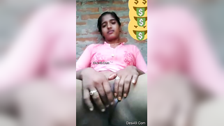 Indian webcam worker sits in front of camera and stimulatea pussy | XXX Video on AllSex.XXX