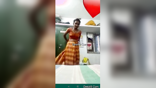 Wondrous chick performs sex show simply taking her clothes off on cam | XXX Video on AllSex.XXX