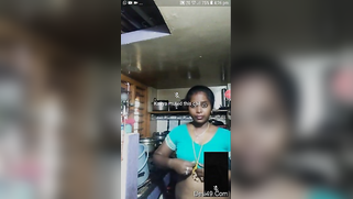 Aunty is so sexy in green sari that online friend pays her for talking | XXX Video on AllSex.XXX