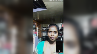 Aunty is so sexy in green sari that online friend pays her for talking | XXX Video on AllSex.XXX