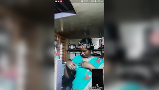 Aunty is so sexy in green sari that online friend pays her for talking | XXX Video on AllSex.XXX