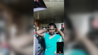 Aunty is so sexy in green sari that online friend pays her for talking | XXX Video on AllSex.XXX