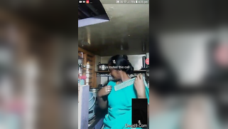 Aunty is so sexy in green sari that online friend pays her for talking | XXX Video on AllSex.XXX