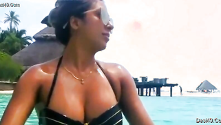 XXX show of model with sunglasses who comes out of water looking hot | XXX Video on AllSex.XXX