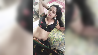 Desi mom doesn't open top but tits look amazing even being hidden | XXX Video on AllSex.XXX