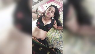 Desi mom doesn't open top but tits look amazing even being hidden | XXX Video on AllSex.XXX