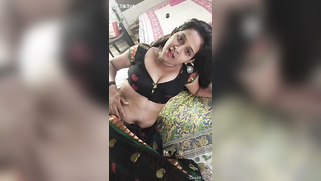 Desi mom doesn't open top but tits look amazing even being hidden | XXX Video on AllSex.XXX