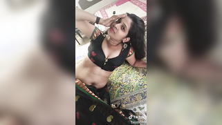 Desi mom doesn't open top but tits look amazing even being hidden | XXX Video on AllSex.XXX