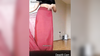 Red sari makes Indian mom look even more amazing when she moves body | XXX Video on AllSex.XXX