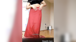 Red sari makes Indian mom look even more amazing when she moves body | XXX Video on AllSex.XXX