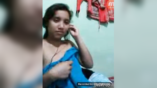 Desi mom talks to online friends and exposes tiny breasts as they want | XXX Video on AllSex.XXX