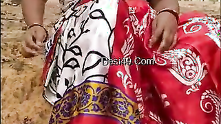 Sex video of shameless Desi mom who sits on the ground and pisses | XXX Video on AllSex.XXX