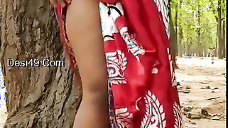 Sex video of shameless Desi mom who sits on the ground and pisses | XXX Video on AllSex.XXX