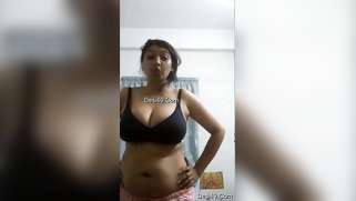 XXX-shaped jugs deserve to be taken to light by their Indian holder | XXX Video on AllSex.XXX