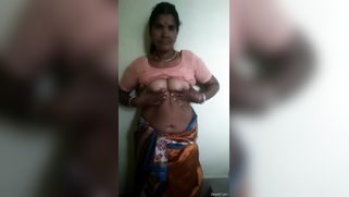 XXX affair of Indian aunty on amateur camera where she flaunts boobs | XXX Video on AllSex.XXX