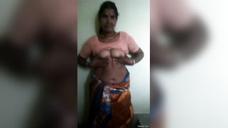 XXX affair of Indian aunty on amateur camera where she flaunts boobs | XXX Video on AllSex.XXX