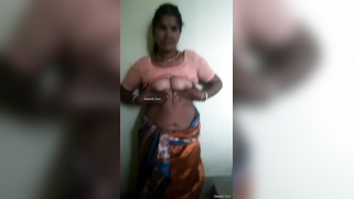 XXX affair of Indian aunty on amateur camera where she flaunts boobs | XXX Video on AllSex.XXX