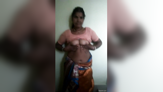 XXX affair of Indian aunty on amateur camera where she flaunts boobs | XXX Video on AllSex.XXX
