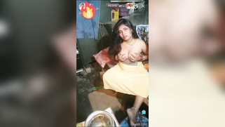 Cameraman doesn't miss a moment of Desi mom playing with her boobs | XXX Video on AllSex.XXX