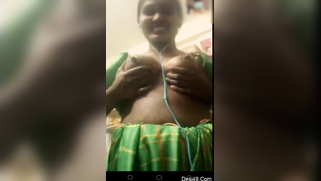 Desi chick takes saggy breasts to light so that boyfriend can jerk off | XXX Video on AllSex.XXX