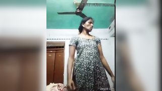 Indian aunty shows tits because it's her own XXX homemade show