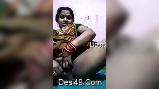 Fatty Desi mom bares hairy cunt and takes vegetable for masturbation | XXX Video on AllSex.XXX