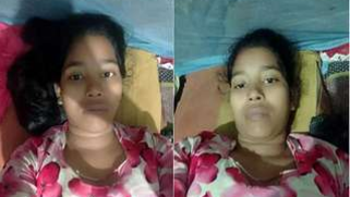 Indian aunty with full lips takes charms to light focusing on muff