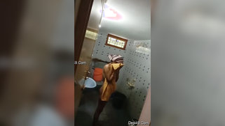 Desi chick looks so alluringly drying body with towel after shower | XXX Video on AllSex.XXX