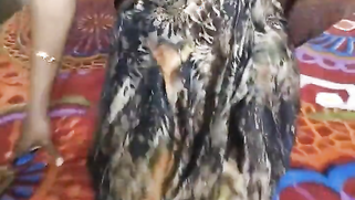 Unstoppable XXX show of Indian who takes sari and underwear off