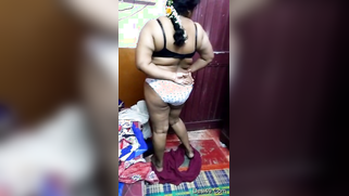 Bad Indian aunty with saggy belly advertises her voluptuous body | XXX Video on AllSex.XXX