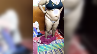 Bad Indian aunty with saggy belly advertises her voluptuous body | XXX Video on AllSex.XXX