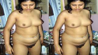 Desi loves own body that is made to be exposed in solo sex video