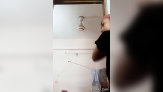 Spicy Indian kills free time posing on cam and wearing black T-shirt | XXX Video on AllSex.XXX