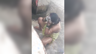 Desi mom doesn't see camera filming her naked in the shower zone | XXX Video on AllSex.XXX