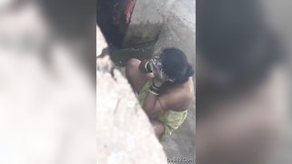 Desi mom doesn't see camera filming her naked in the shower zone | XXX Video on AllSex.XXX